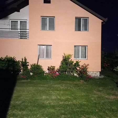Traveler'S Rest - Near Podgorica Airport Hostel Mitrovici  Bagian luar foto