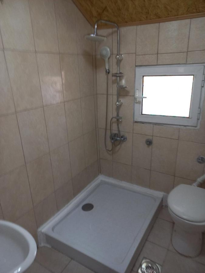 Traveler'S Rest - Near Podgorica Airport Hostel Mitrovici  Bagian luar foto