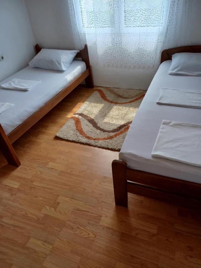 Traveler'S Rest - Near Podgorica Airport Hostel Mitrovici  Bagian luar foto