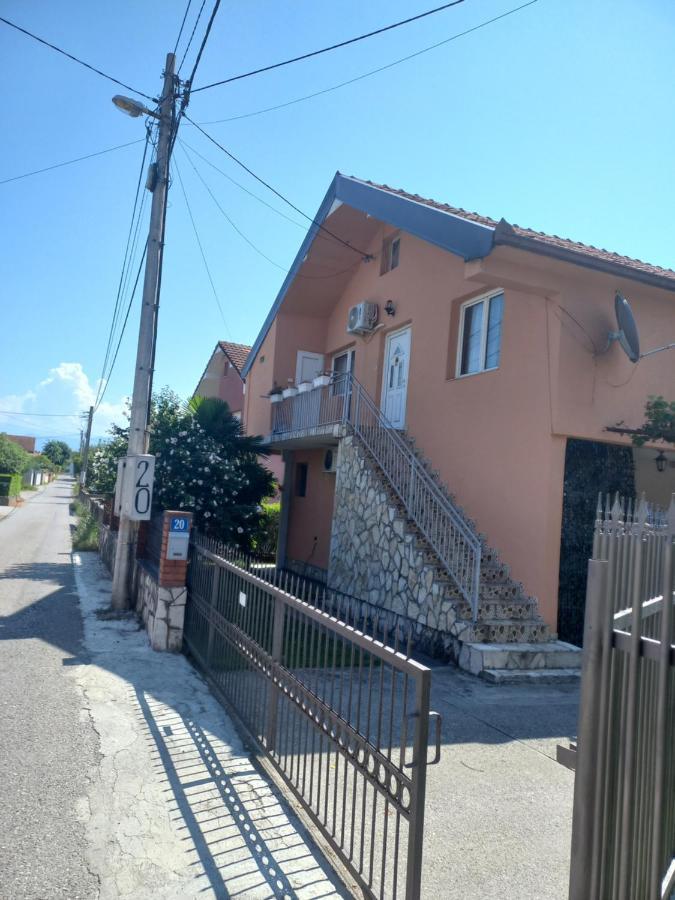 Traveler'S Rest - Near Podgorica Airport Hostel Mitrovici  Bagian luar foto