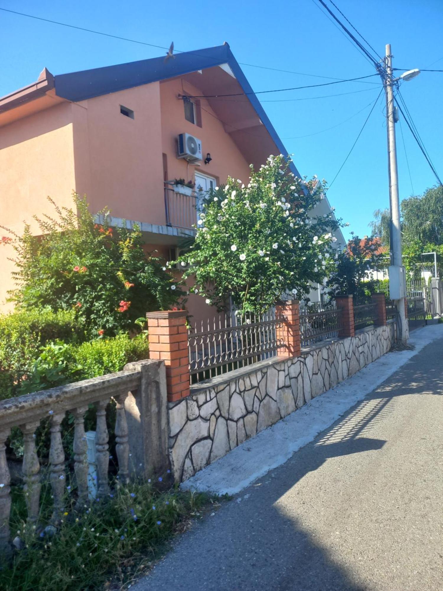 Traveler'S Rest - Near Podgorica Airport Hostel Mitrovici  Ruang foto